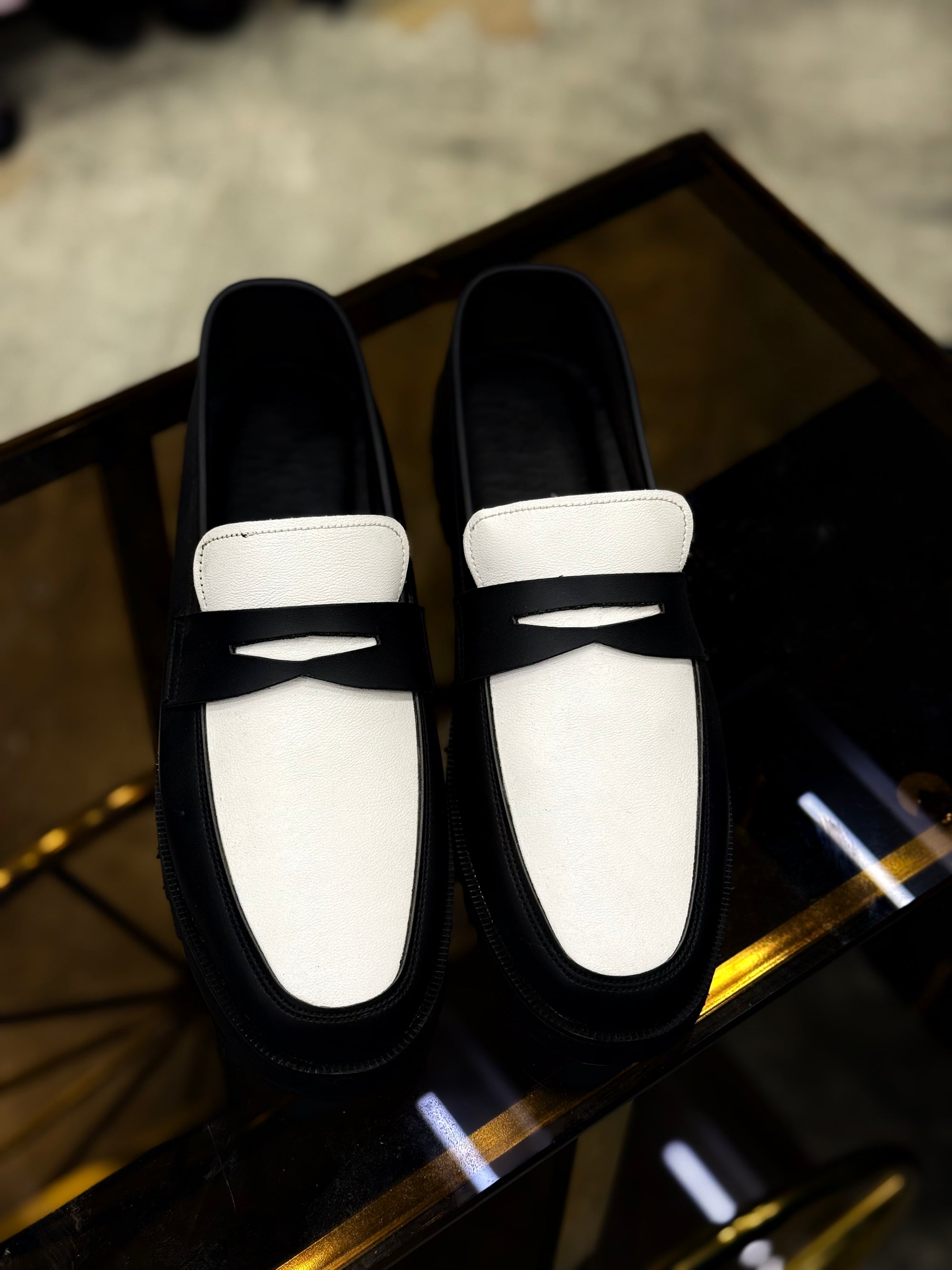 RIDGE-BLACK AND WHITE VIBRUM SHOES