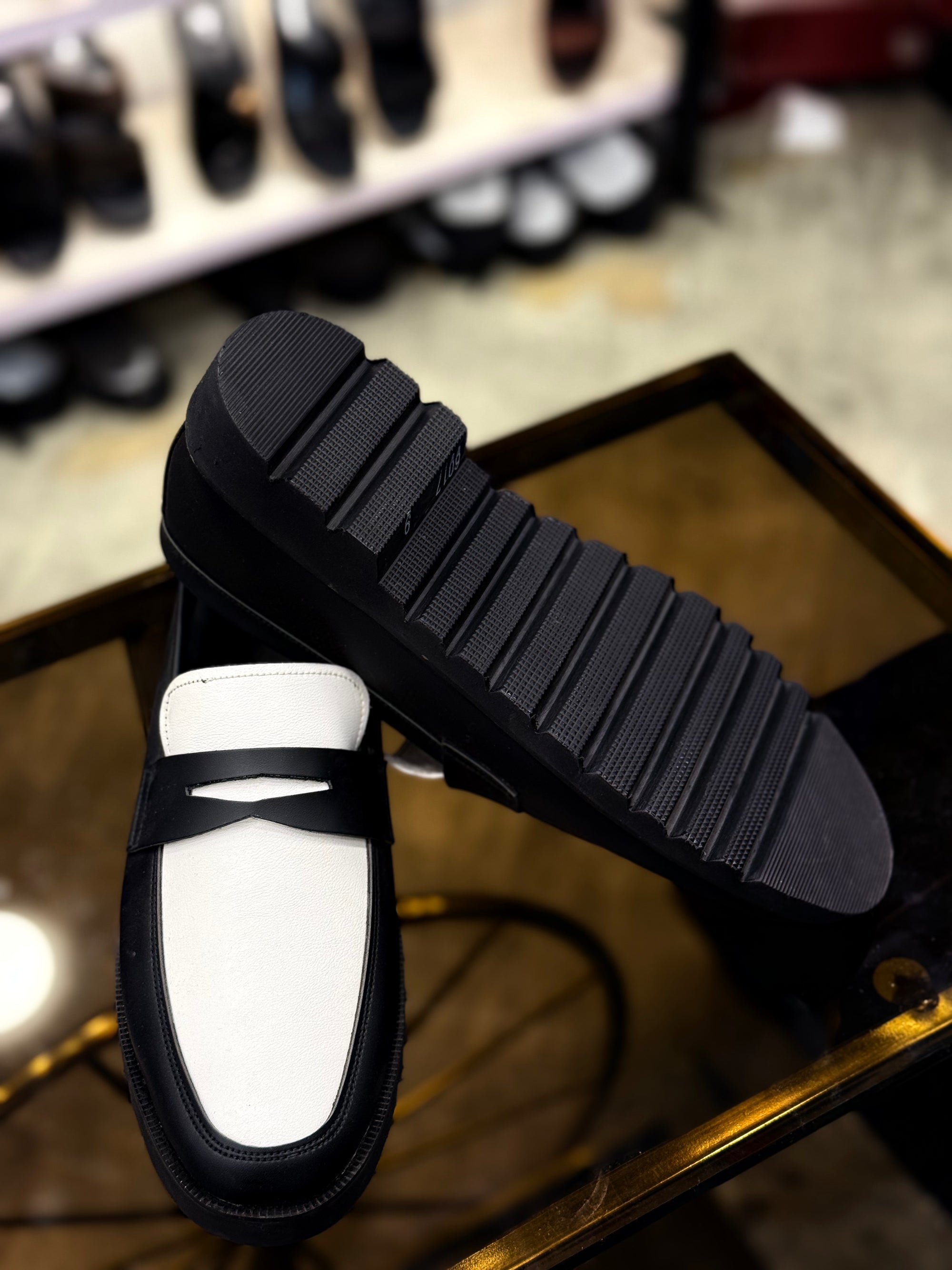 RIDGE-BLACK AND WHITE VIBRUM SHOES